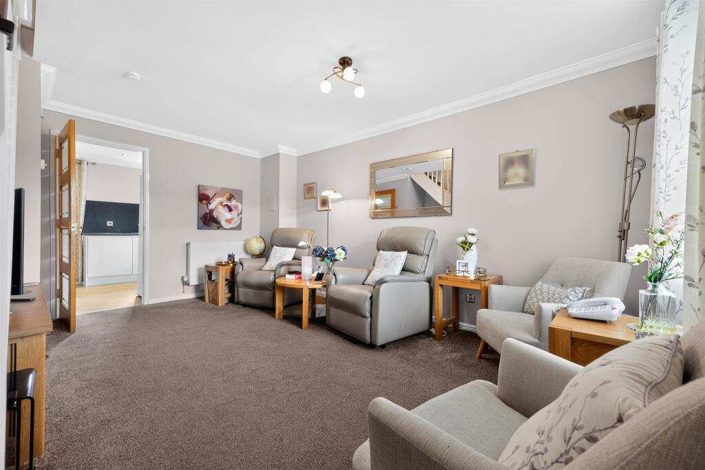 House in Paisley, Renfrewshire - More
