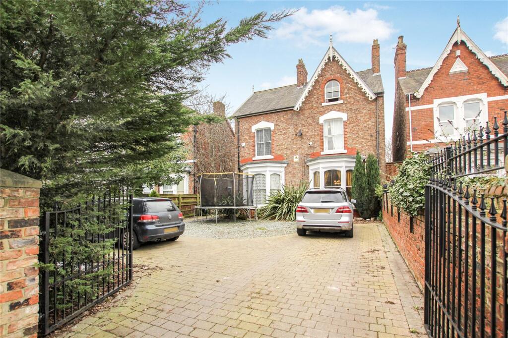 5-bed detached on The Avenue, Linthorpe, £440,000