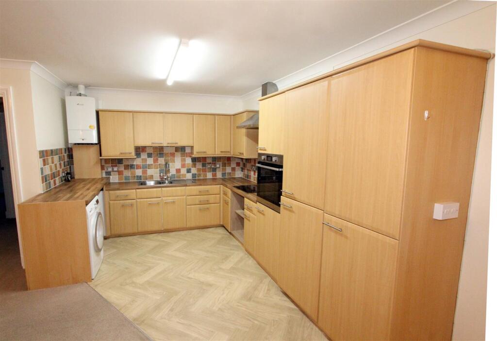 12, Broad Oak Manor, Hertford photo 4