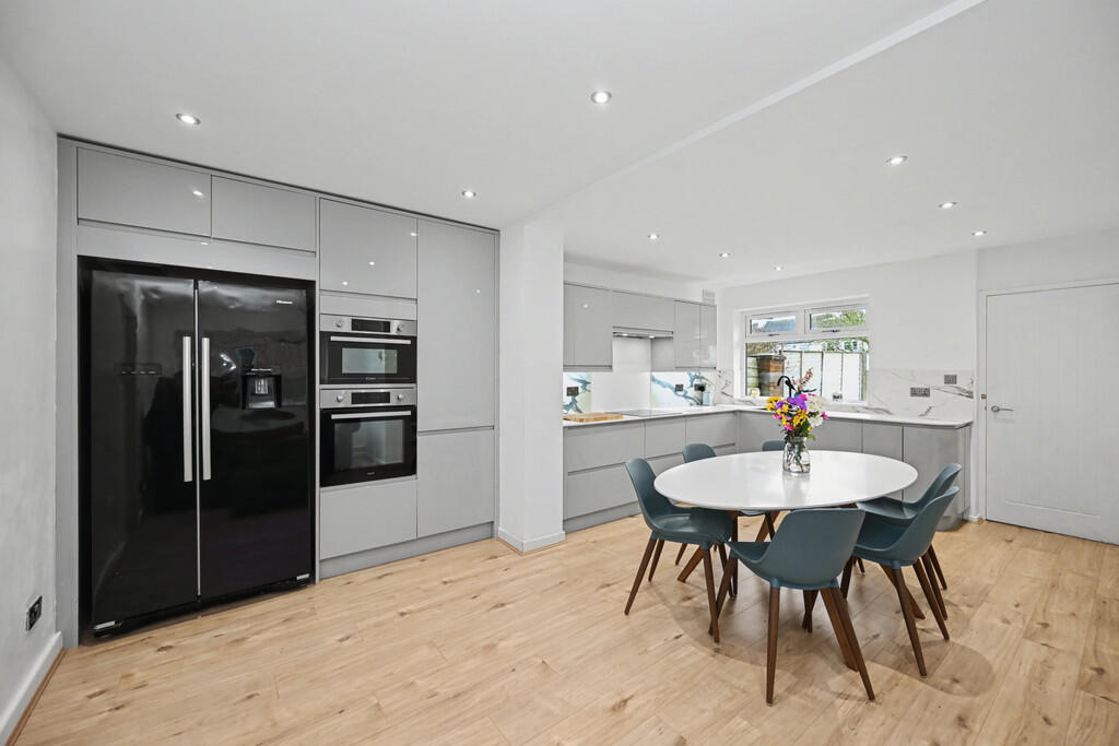 House in Rugby, Dunchurch - More