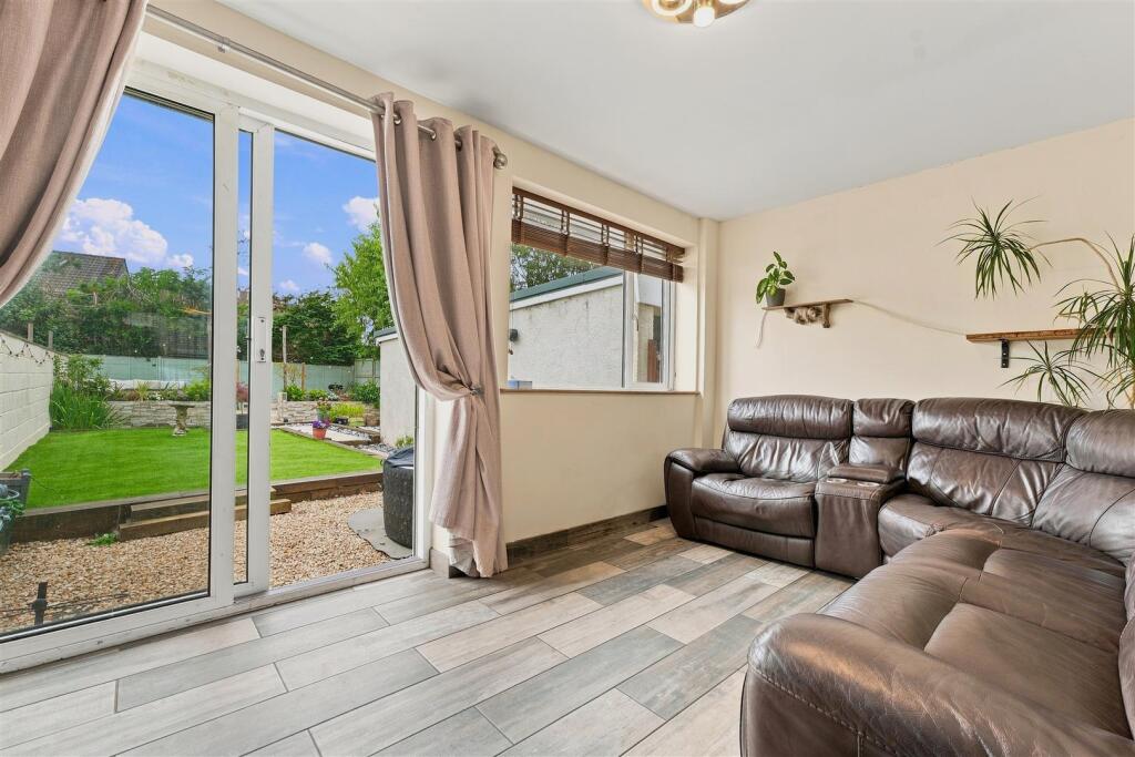 Bradley Avenue, Winterbourne, Bristol photo 5