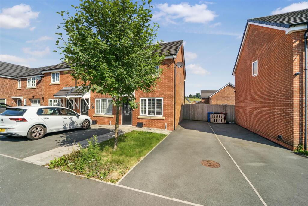 House in Blackburn, Lammack - View 5