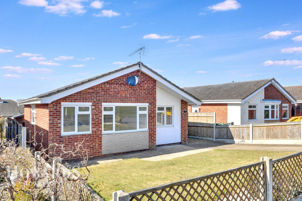 3-bed bungalow on Kesgrave Drive, Lowestoft, £240,000