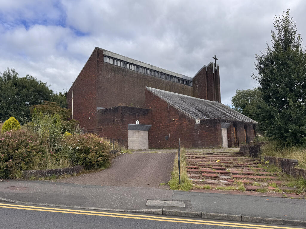 St. Peters RC Church, Howatshaws Road, Dumbarton, West Dunbartonshire photo 2