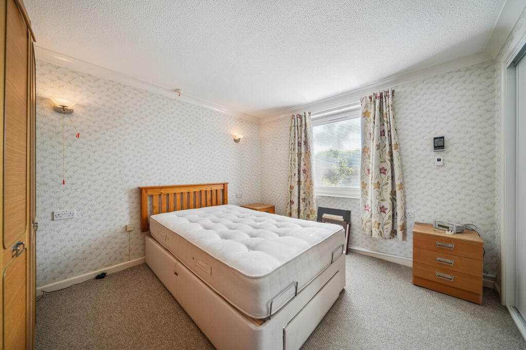 Apartment in Giffnock, Merrylee Park - More
