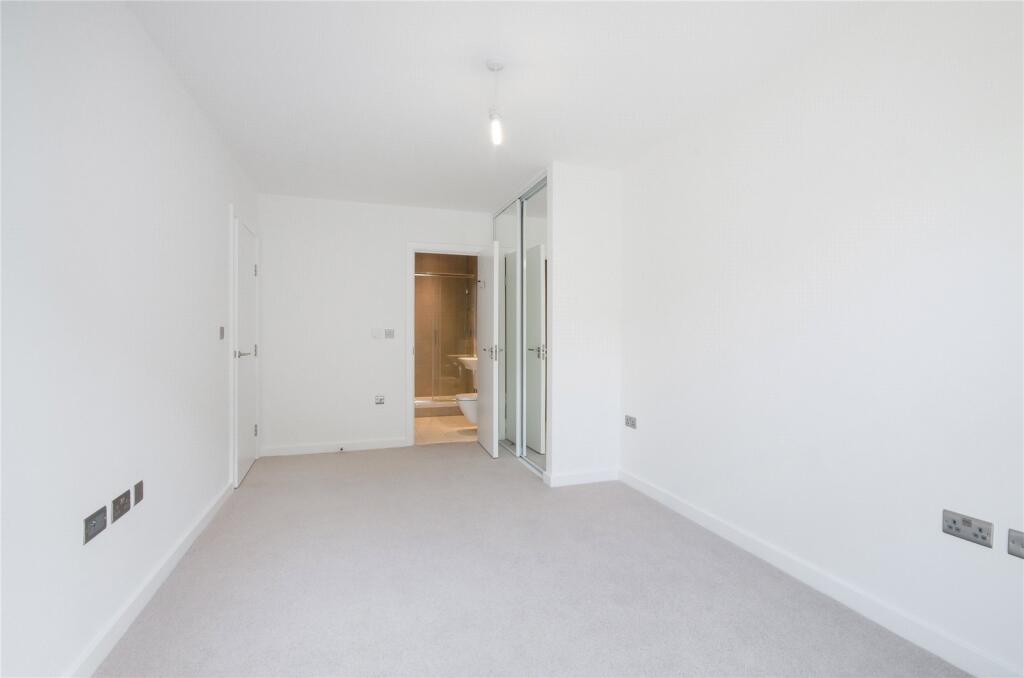 Apartment in London, Parkside SE10, Deptford - More