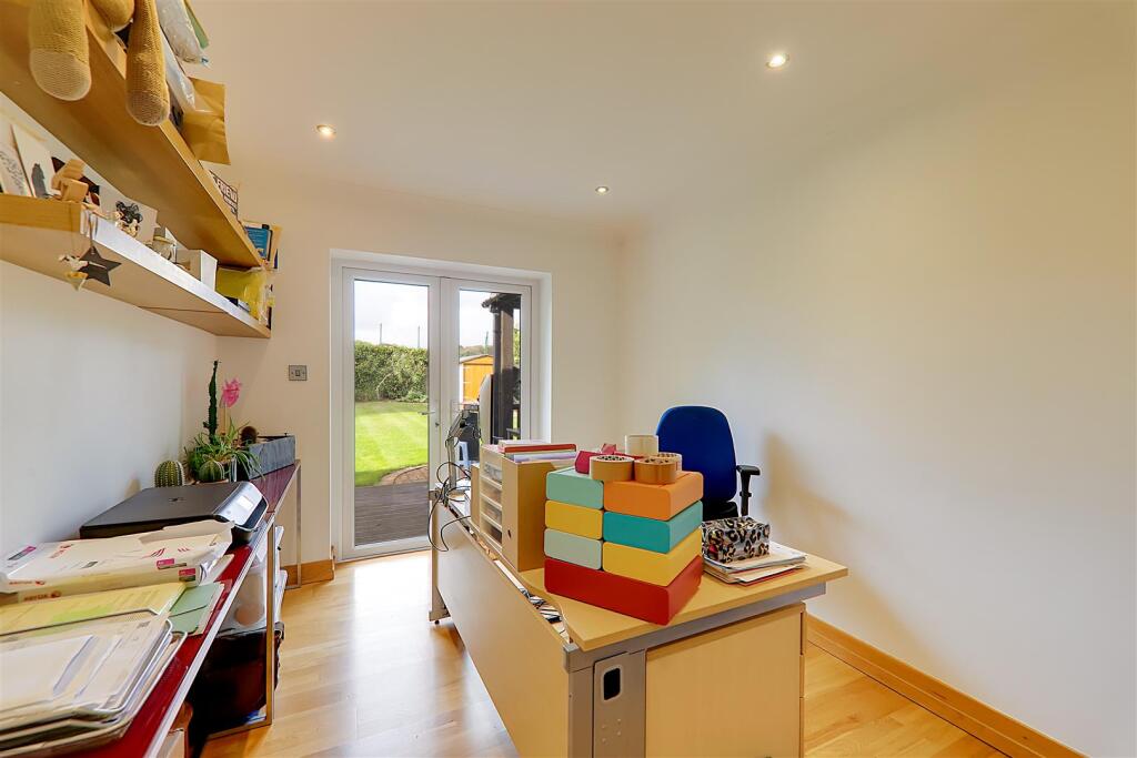 House in Worthing, West Sussex - View 4
