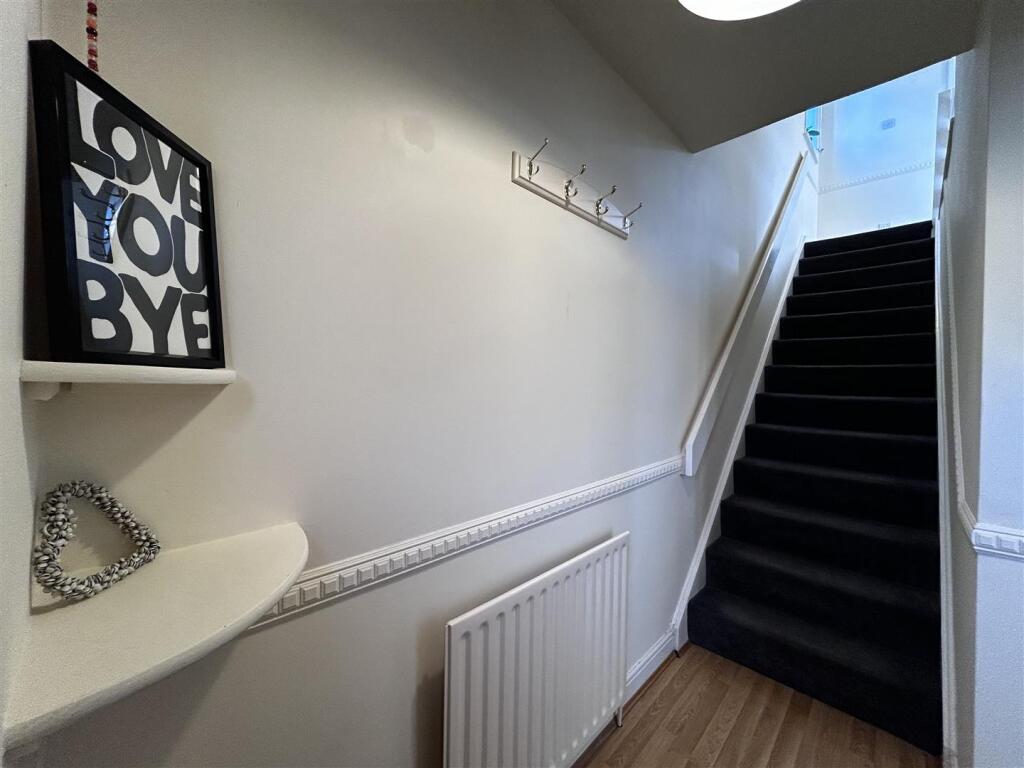 Inkerman Way, Huddersfield, HD8 8UU photo 3
