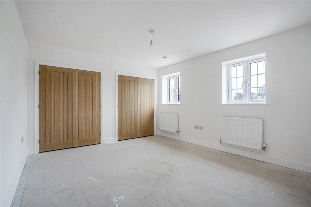 Stoke Mandeville, Aylesbury, Buckinghamshire - More