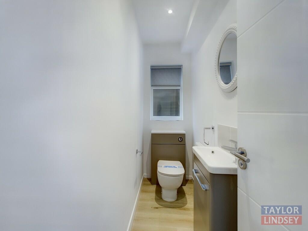 House in Lincoln - View 5