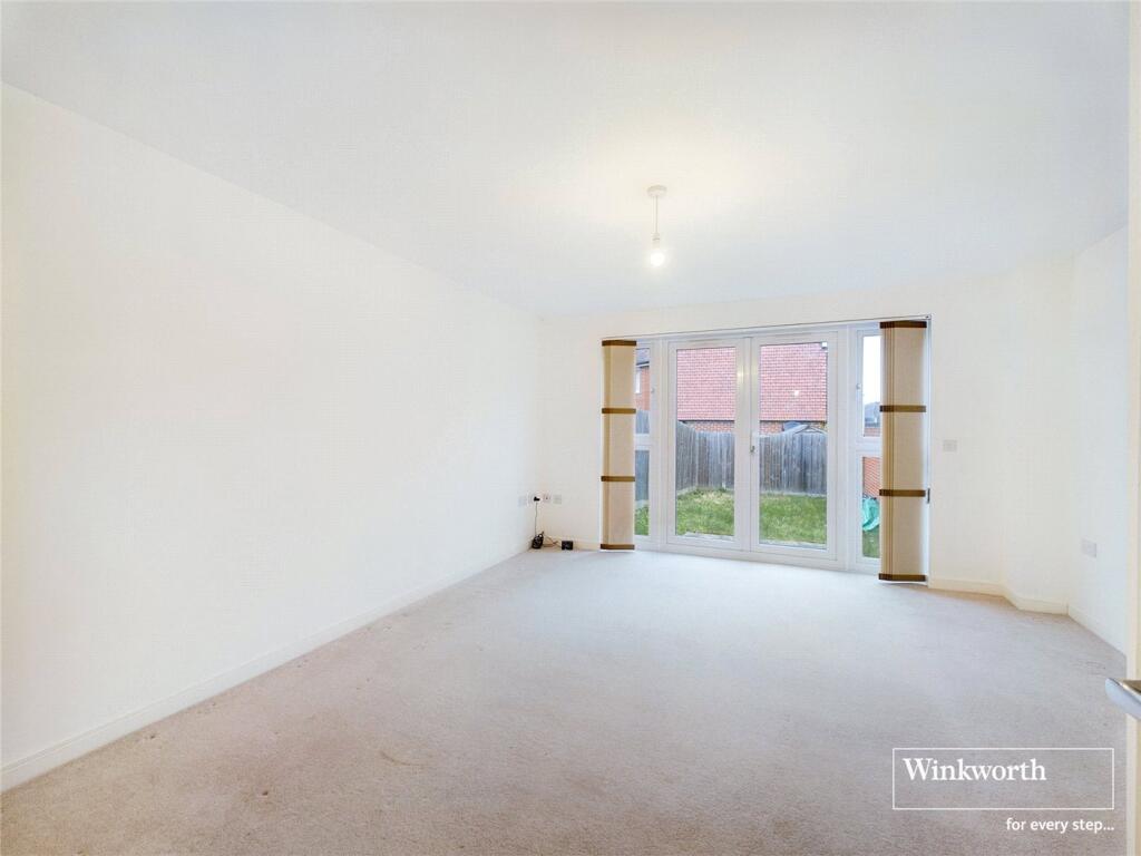 Tabby Drive, Three Mile Cross, Reading, Berkshire, RG7 photo 3