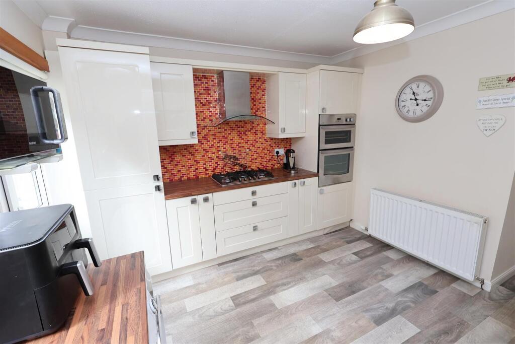 House in Paisley, Inverclyde - View 4