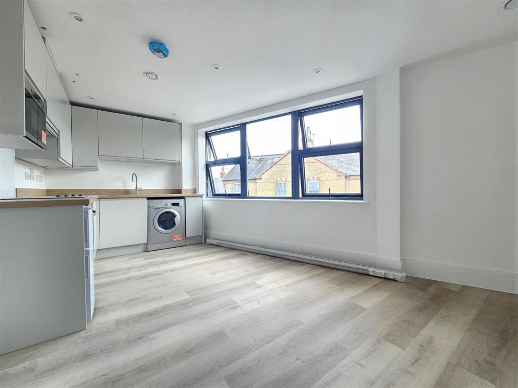 Main image of property: Flat 7, Mercia House, Market Square, Sandy