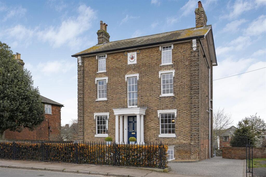 Main image of property: Mistley, Manningtree