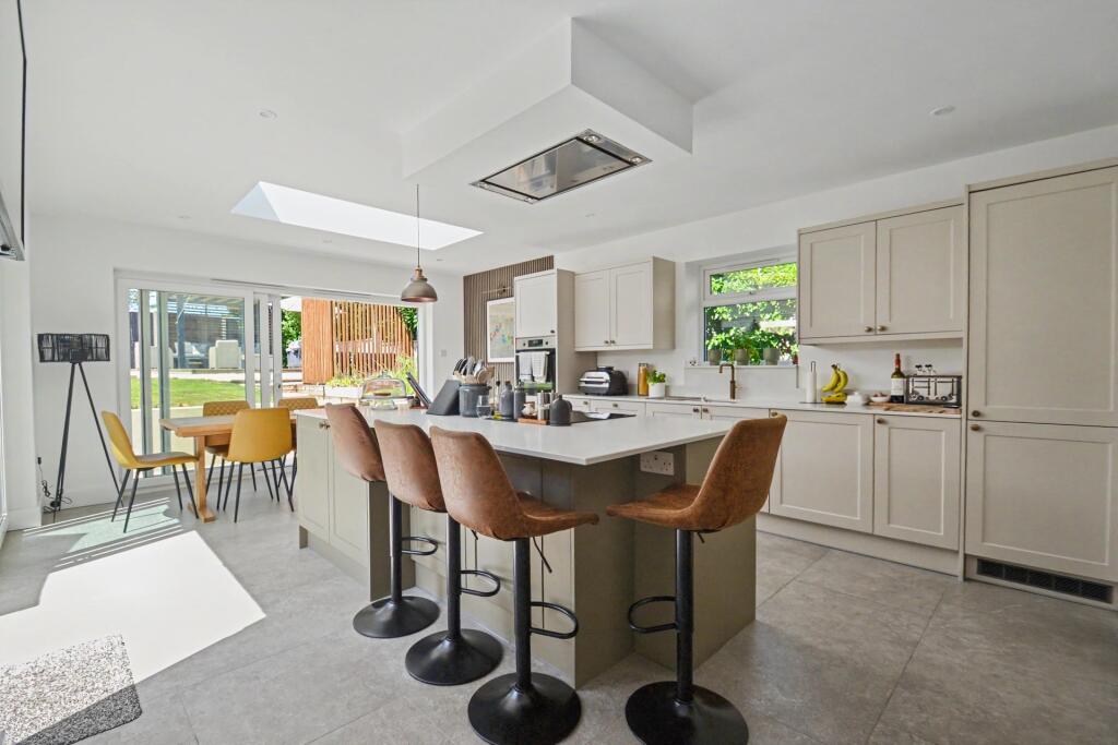 House in Bournemouth, Hillbourne, Broadstone - View 2