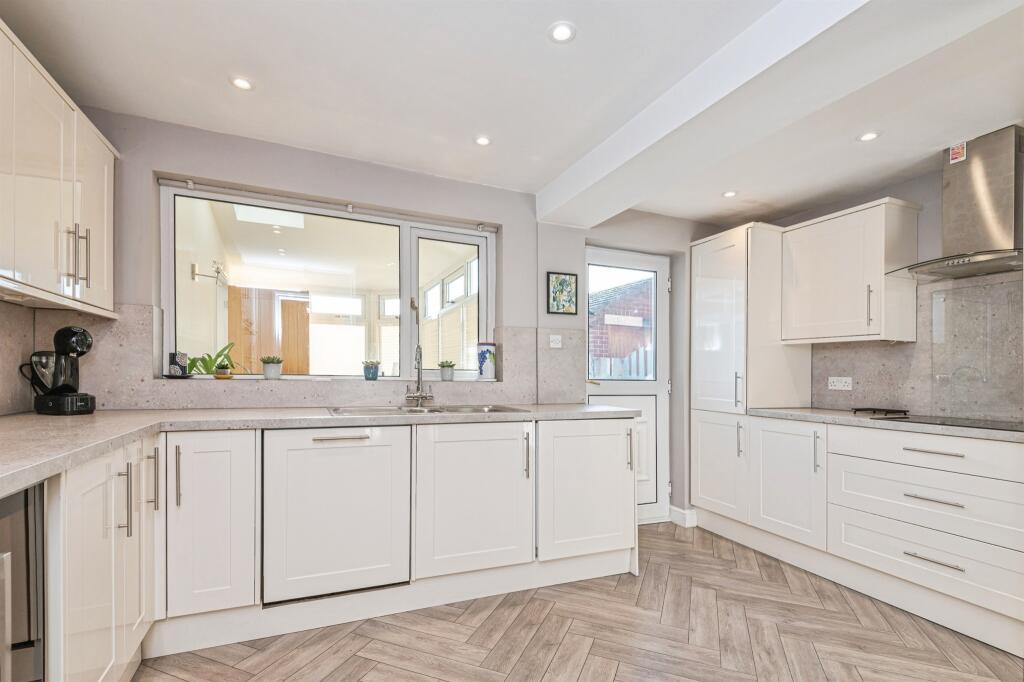 Meadow View, Skelmanthorpe, Huddersfield photo 3