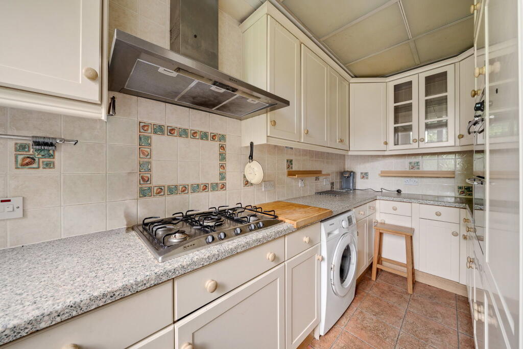 Saunders Ness Road, London E14 photo 4