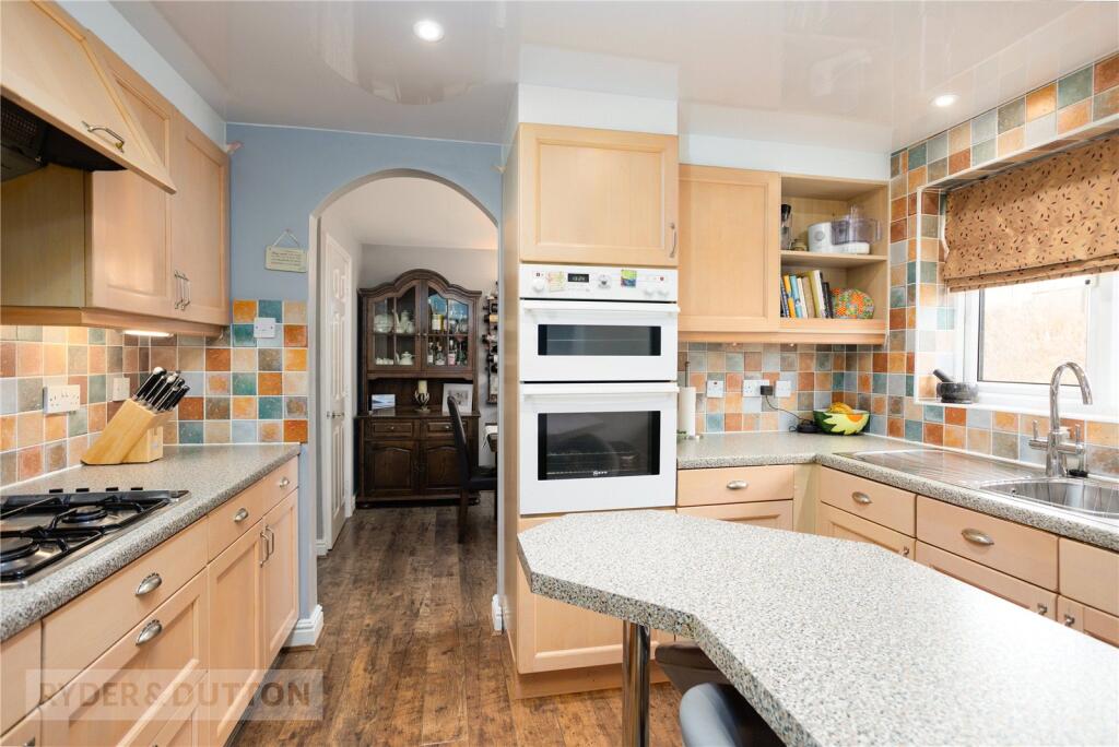 Bracken Close, Springhead, Saddleworth, OL4 photo 4