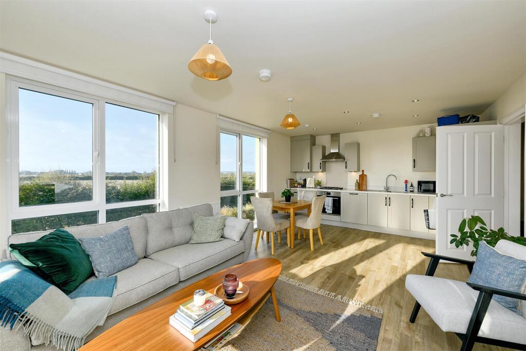 Apartment in South Cambridgeshire, South Trumpington - View 2