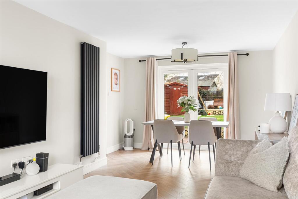 House in Harlow, Brays Grove - More