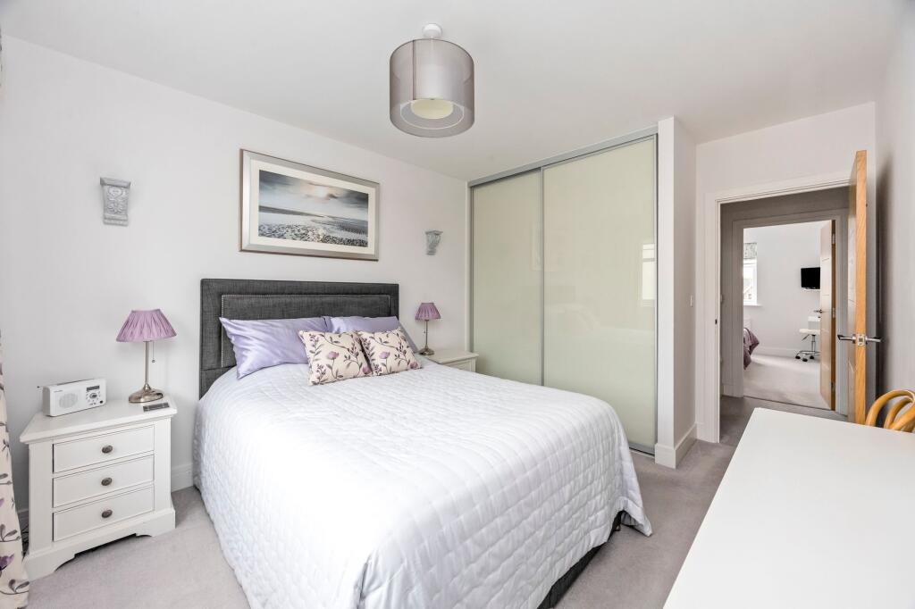 The Boulevard, Horsham, RH12 photo 2