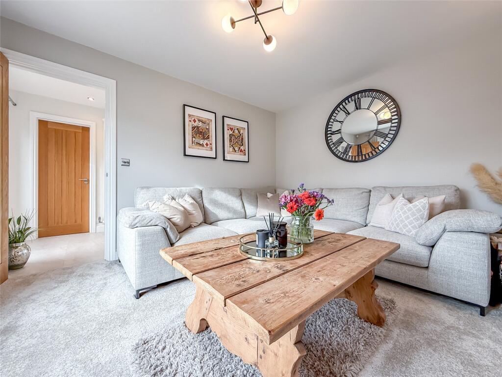 Chesterton Avenue, Harpenden, Hertfordshire, AL5 photo 2