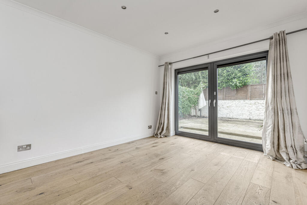 Apartment in London - View 3
