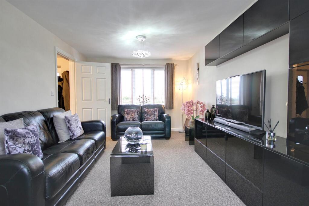 House in Hull, Kingswood - More
