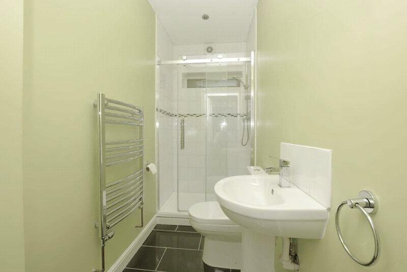 6 bedroom semi-detached house for rent