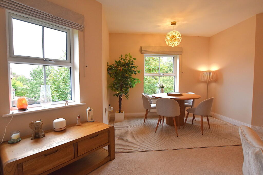 Apartment in Wirral, Liverpool City Region - View 4