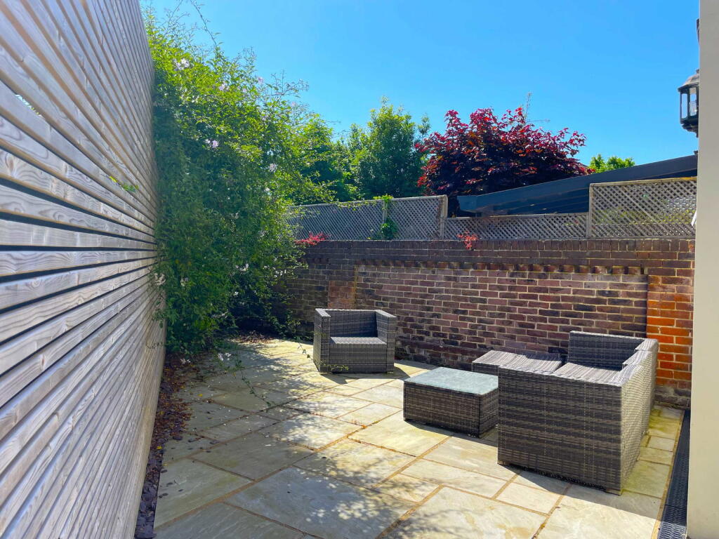 Gains Road, Southsea PO4 0PL - More