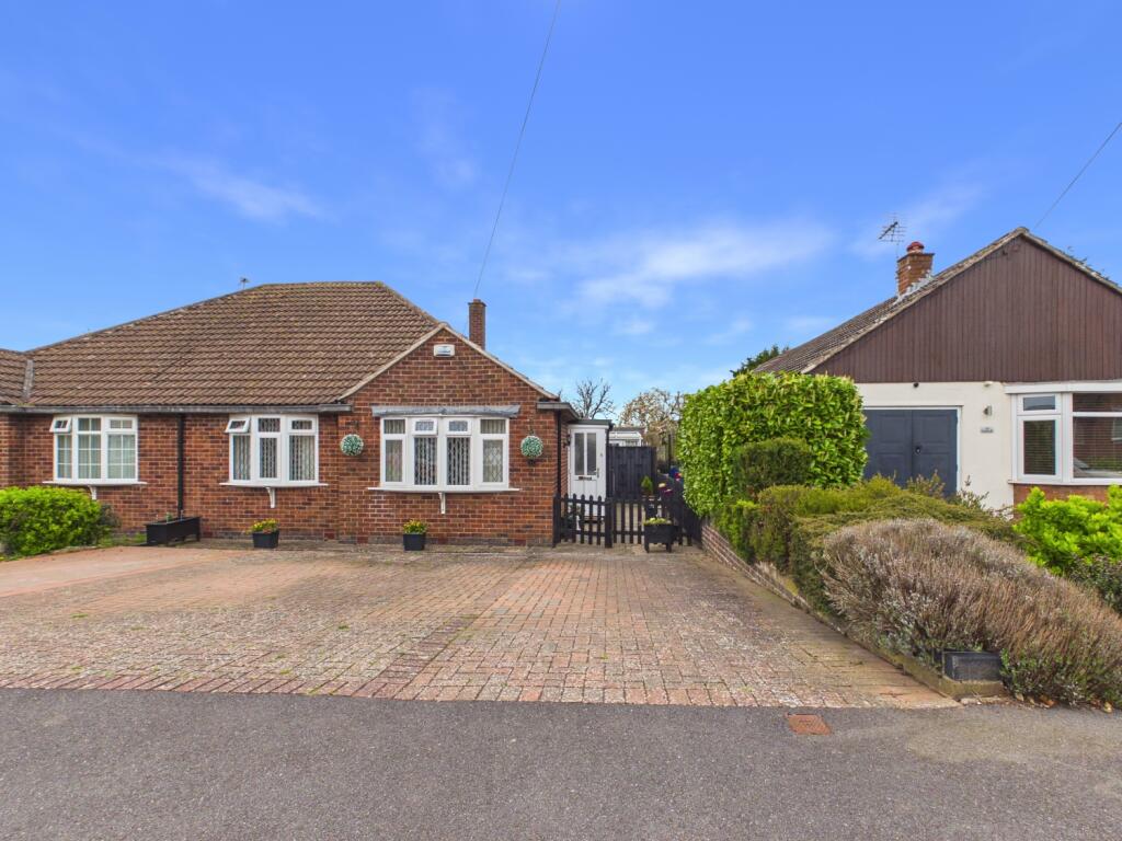 2-bed semi-detached on Hallfields, Radford Semele, Leamington Spa, CV31, £350,000