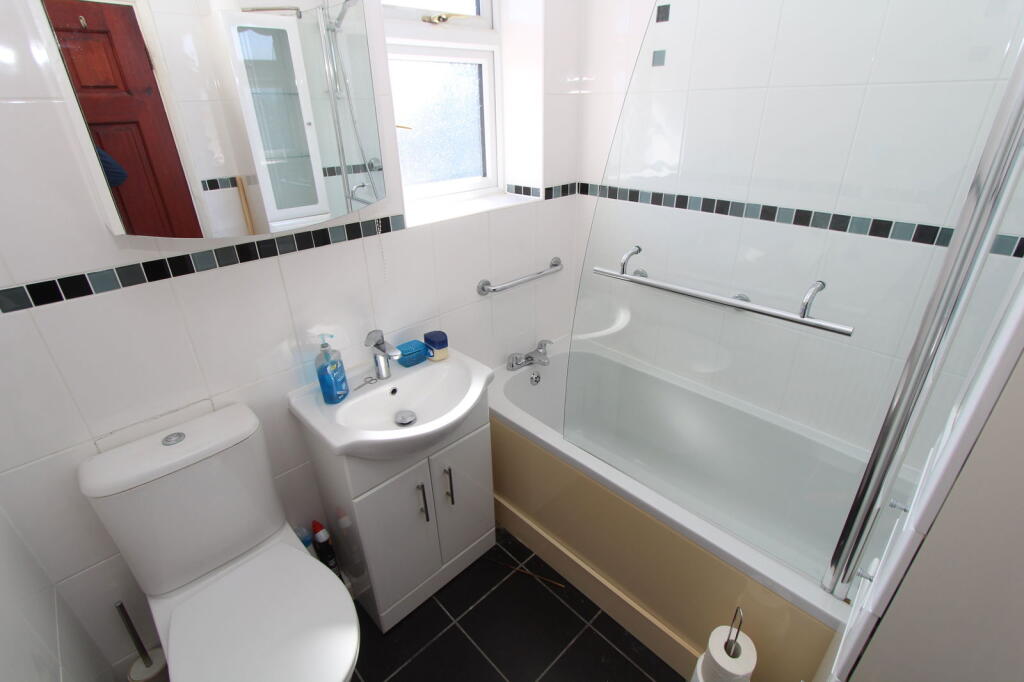 Montgomery Crescent, QUARRY BANK, Brierley Hill. photo 3