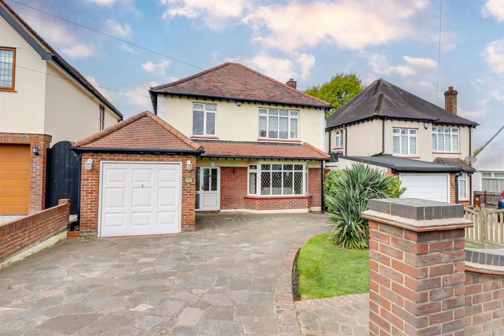 Main image of property: * NO ONWARD CHAIN * Daws Heath Road, Hadleigh