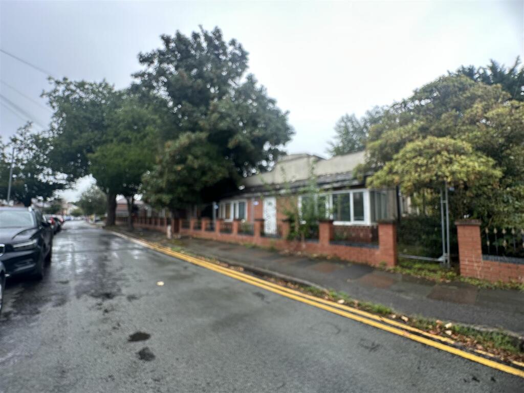 House in Manchester, Davyhulme - View 4
