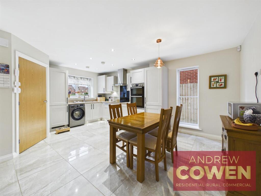 Bilberry Avenue, Eastfield, Scarborough photo 3