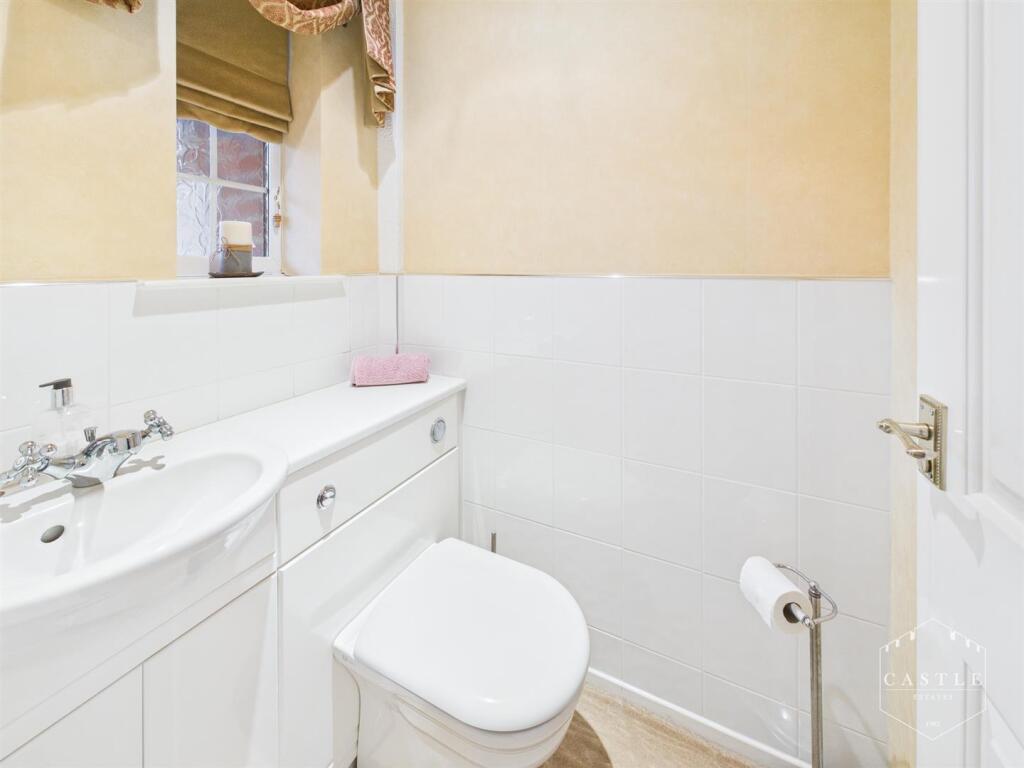 Blenheim Close, Hinckley photo 4