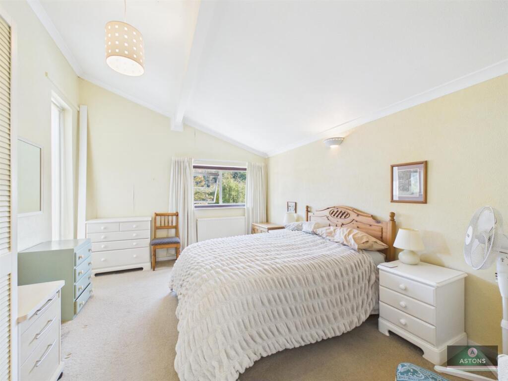 House in Crawley, Worth - More