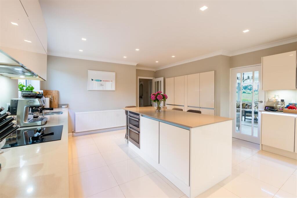 3-bed detached on Coffinswell, £825,000