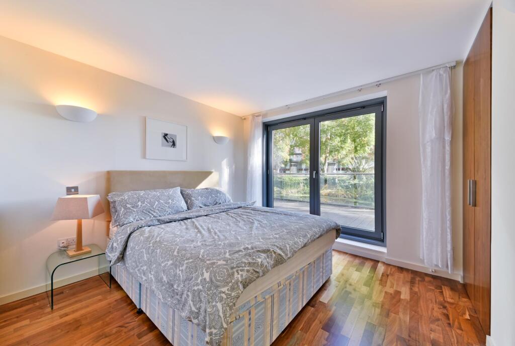 New Providence Wharf, Canary Wharf, London, E14 photo 3