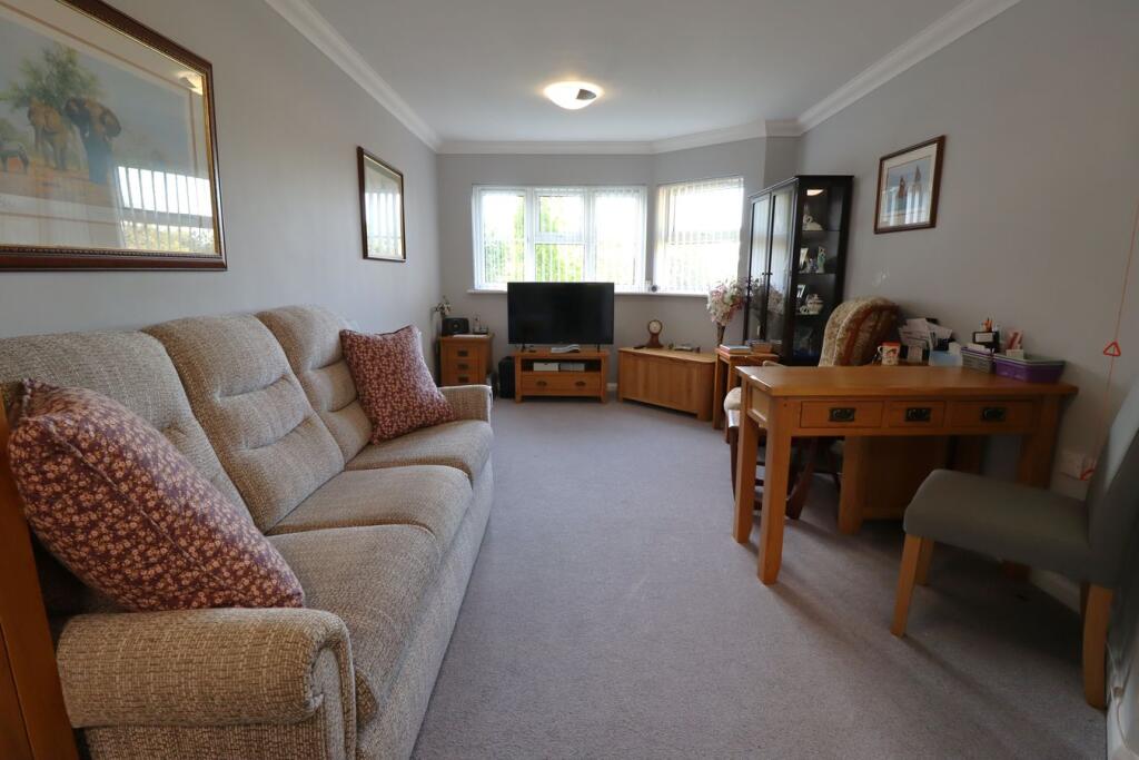 Apartment in Rochford, Hockley - View 5