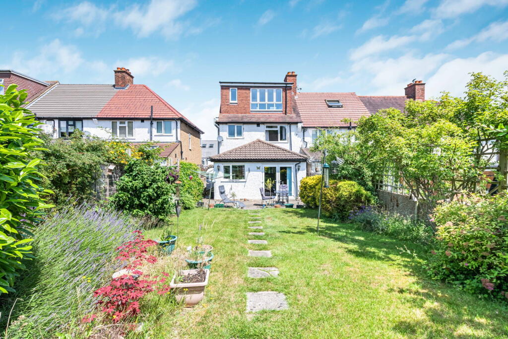 Main image of property: Parkside Gardens, Coulsdon, CR5 3AS