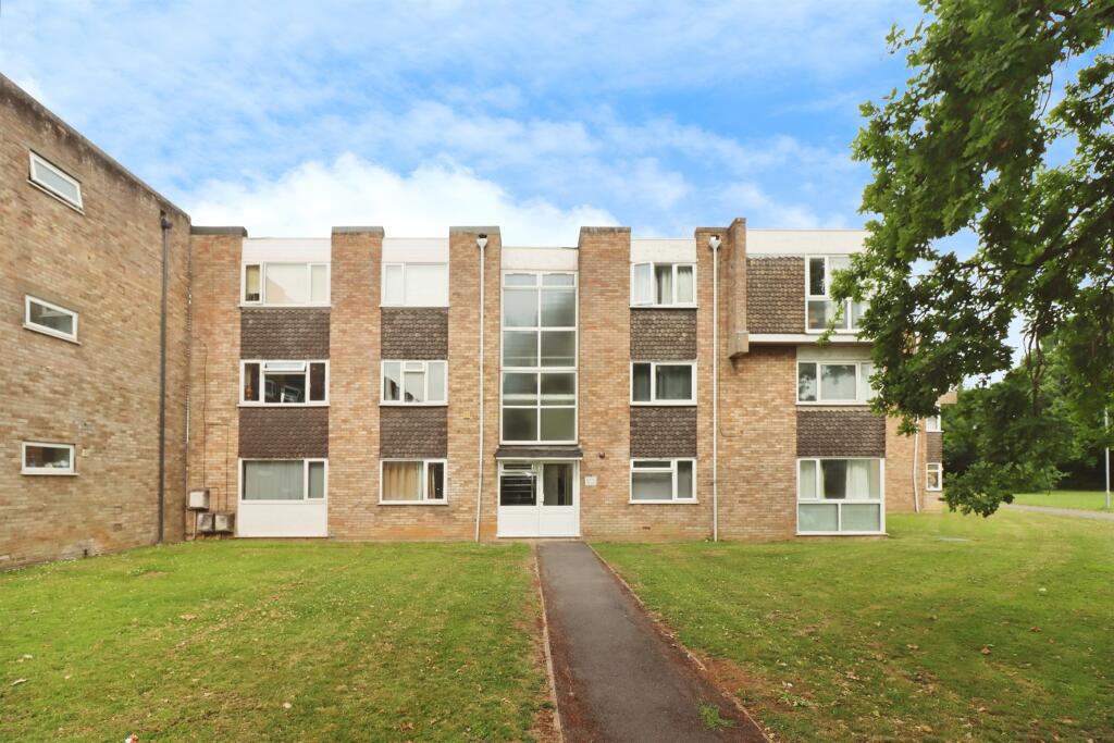 2-bed flat on Chargrove, Yate, Bristol, £175,000