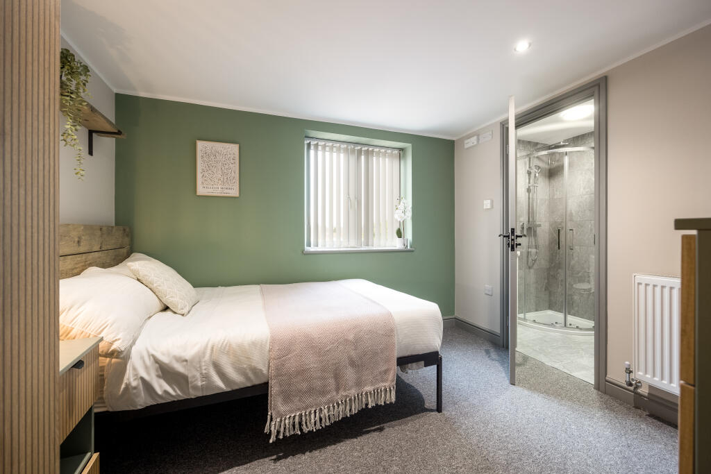 Main image of property: Pinnocks Way