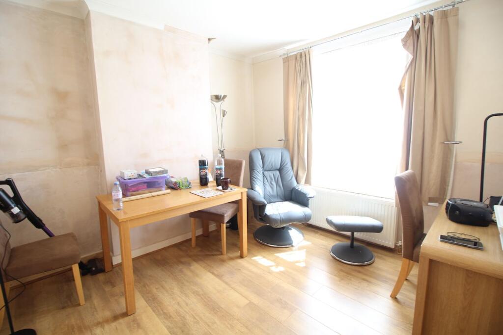 House in Croydon - More
