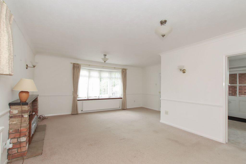 Aston Clinton photo 2