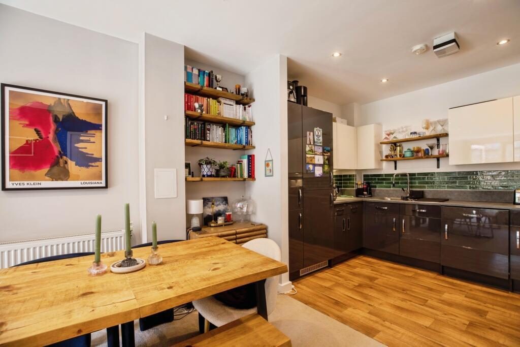 Apartment in London - View 5