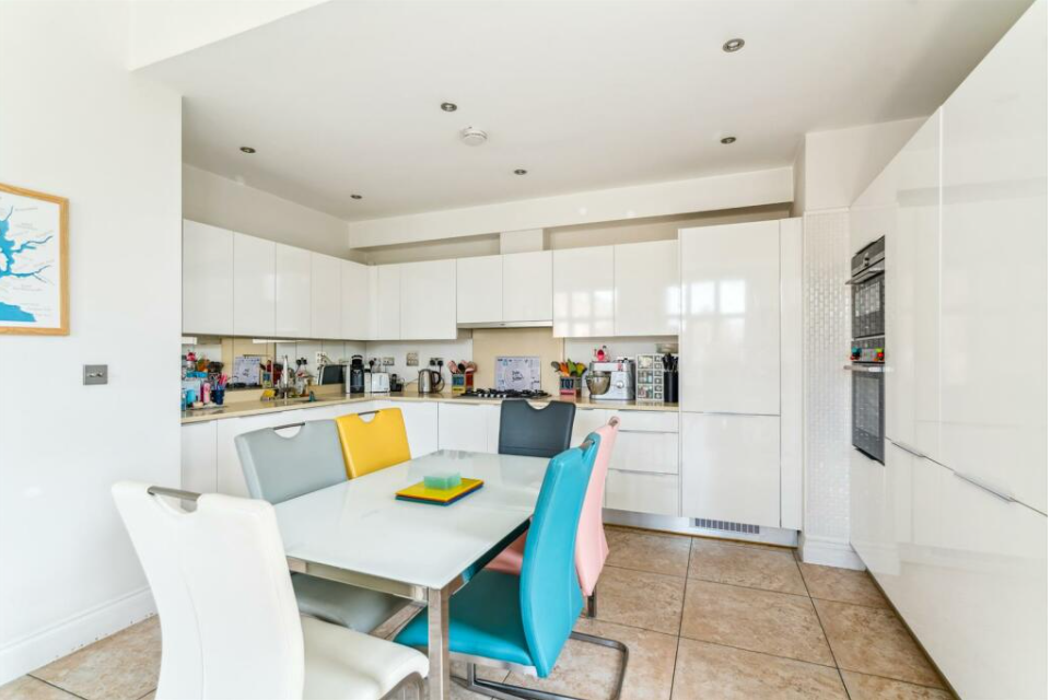 Apartment in Watford - View 5