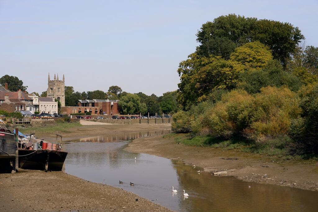 Apartment in Twickenham - View 2
