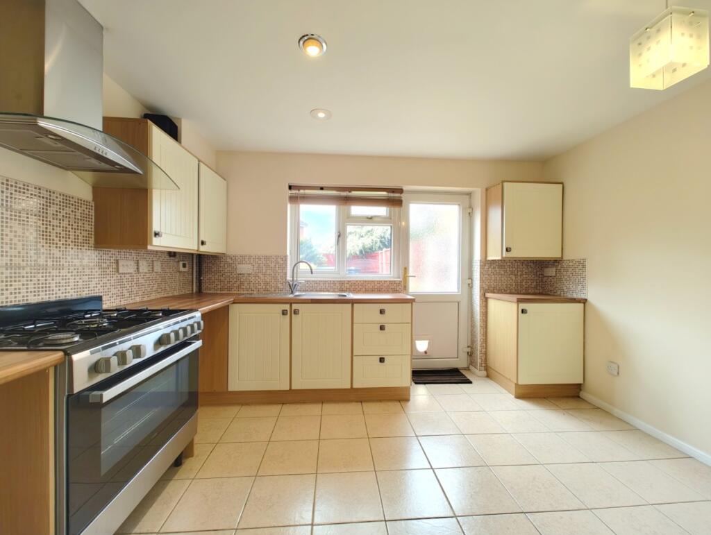 House in Wolverhampton, West Midlands - More